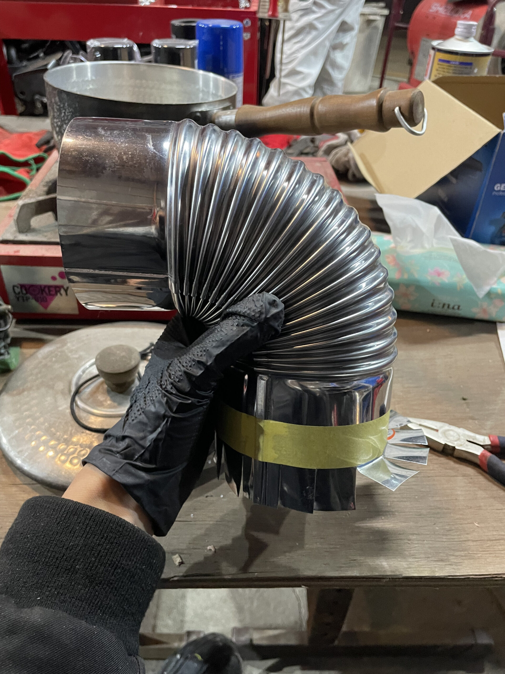 ストーブ用煙突の加工過程