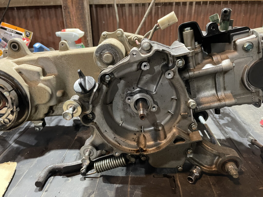 A409エンジン分解手順。コイル取り外し後