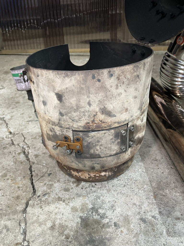 廃油ストーブ用燃焼室のメンテナンスホール