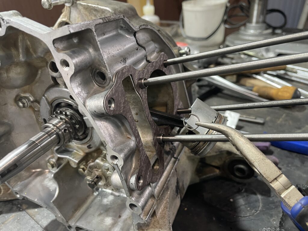 ピストンクリップ取り外し