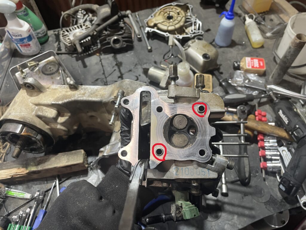 A409エンジンのシリンダーヘッドの内側。